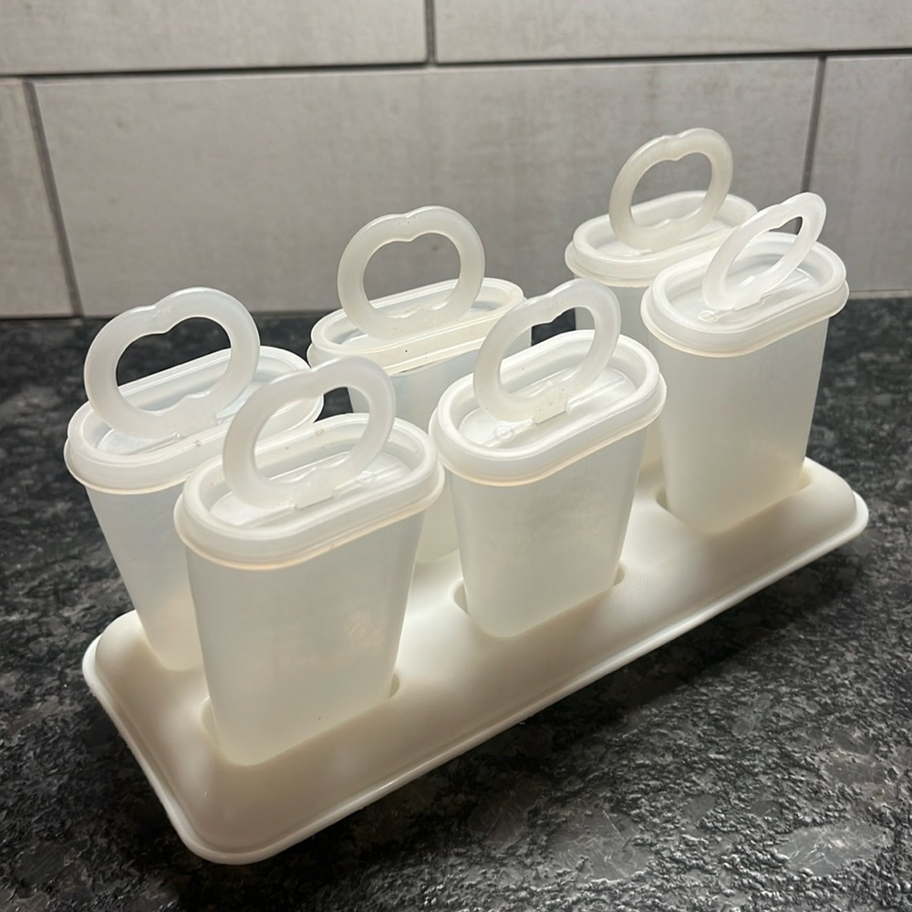 ICE POP maker by Tupperware. 6 piece vintage set. In excellent condition…